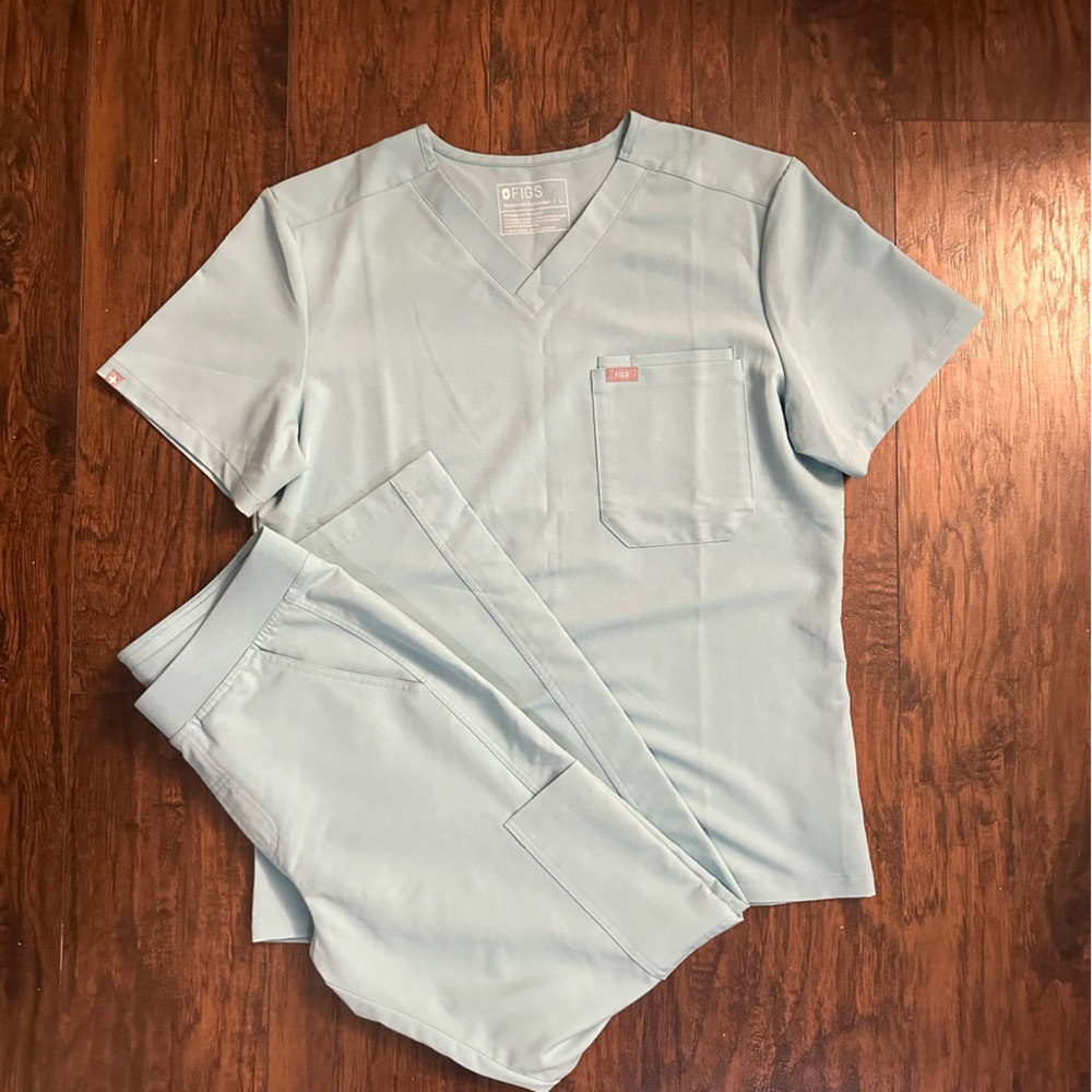 Men’s athletic fit figs scrubs set